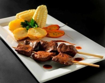 Anticuchos de corazon - gastronomie Pérou