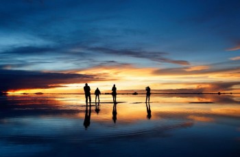 Coucher de soleil sur le Salar de Uyuni inondé