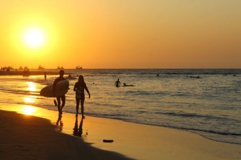coucher de soleil sur la plage de Mancora